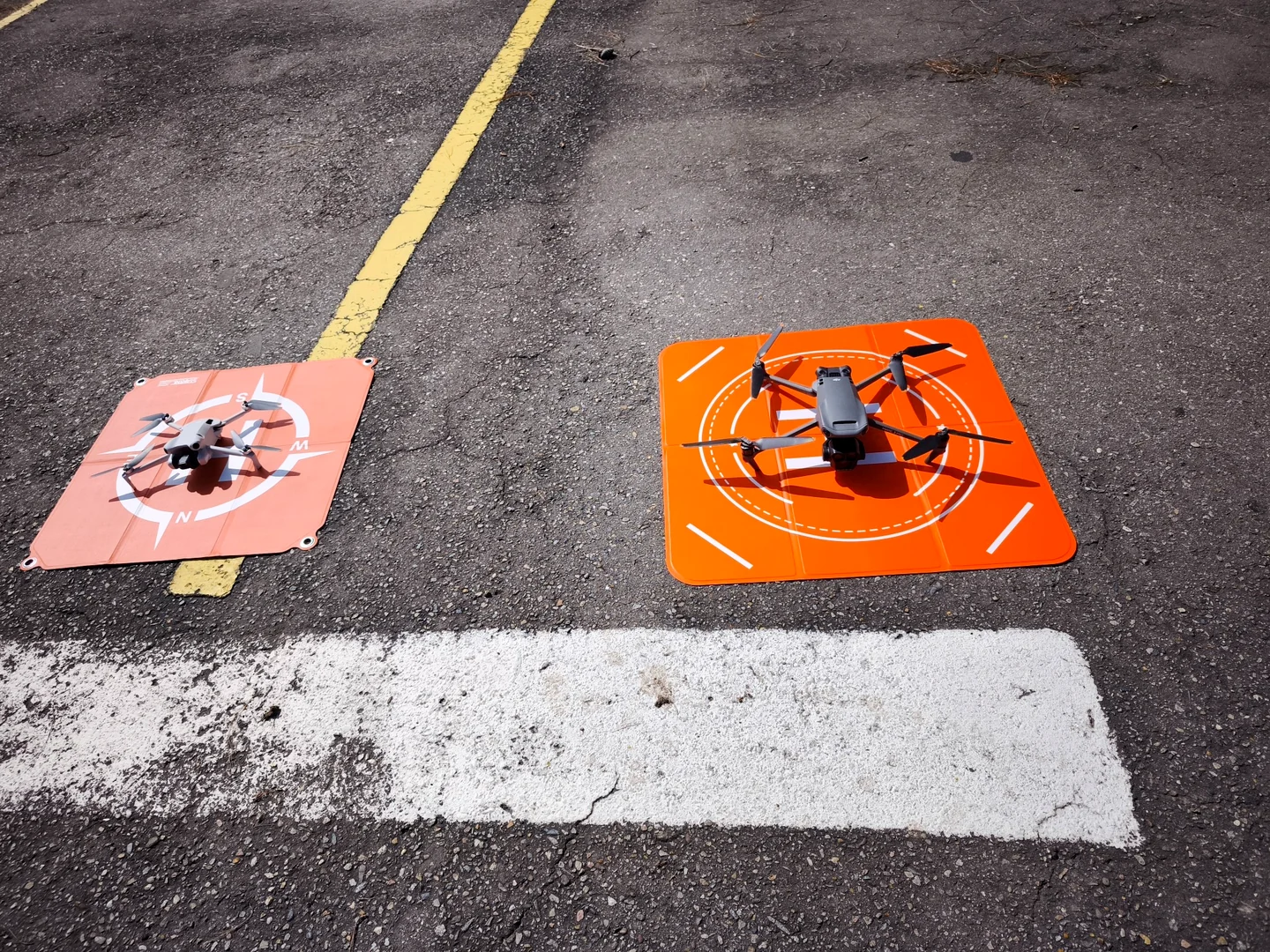 Drones en plataforma de despegue
